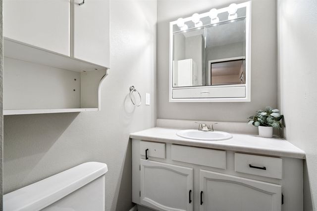 1051 Kaplan Drive, Waterloo, IA 50702