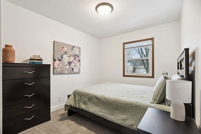 1051 Kaplan Drive, Waterloo, IA 50702