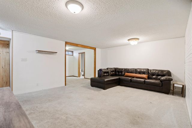 1051 Kaplan Drive, Waterloo, IA 50702