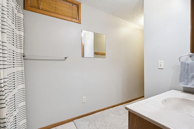 1051 Kaplan Drive, Waterloo, IA 50702