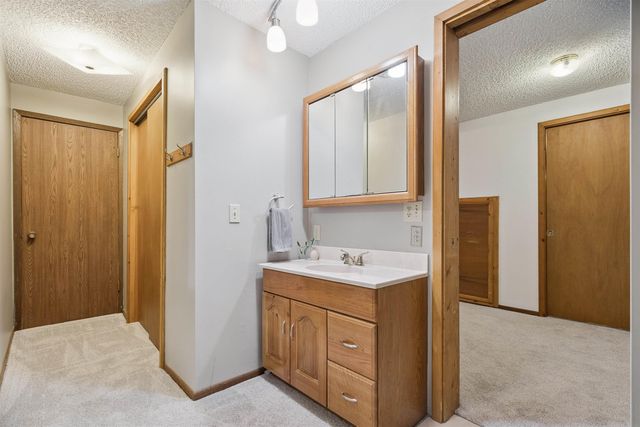 1051 Kaplan Drive, Waterloo, IA 50702