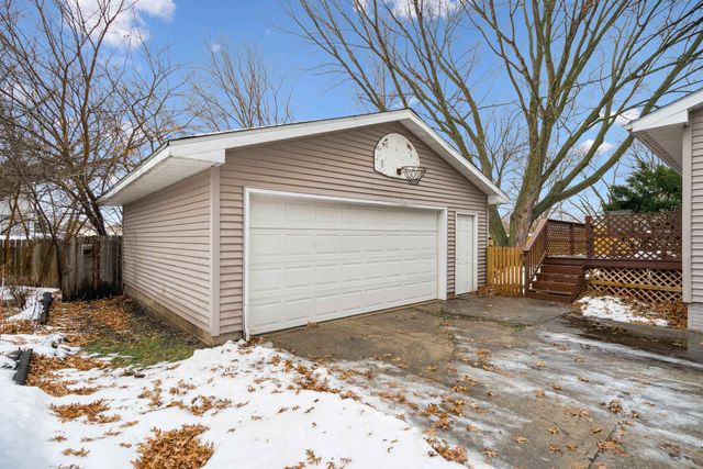 1051 Kaplan Drive, Waterloo, IA 50702