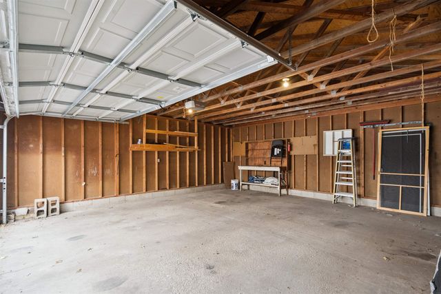 1051 Kaplan Drive, Waterloo, IA 50702