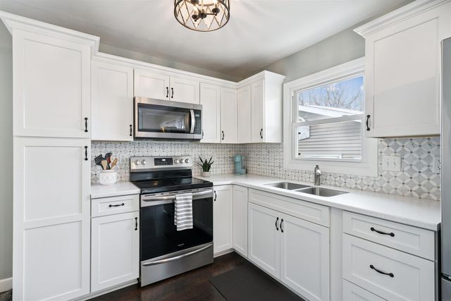 1051 Kaplan Drive, Waterloo, IA 50702