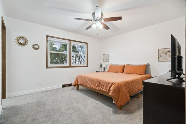 1051 Kaplan Drive, Waterloo, IA 50702