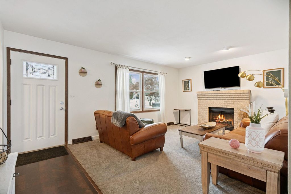 1051 Kaplan Drive, Waterloo, IA 50702