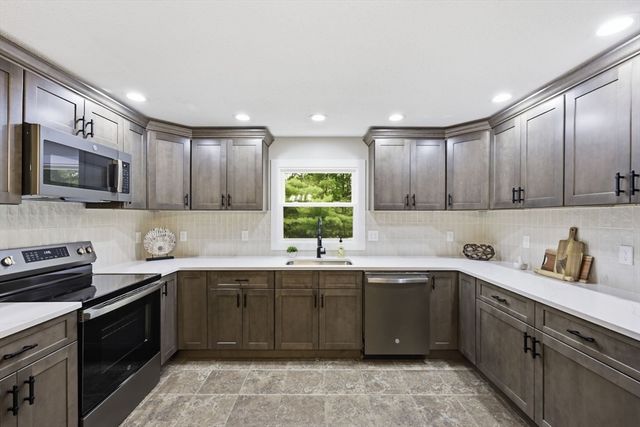 25 Norma St, Palmer, MA 01069