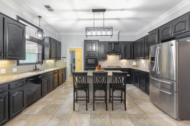 3905 N Briarwood Drive, Brenham, TX 77833