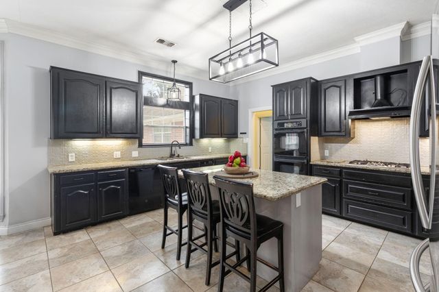 3905 N Briarwood Drive, Brenham, TX 77833