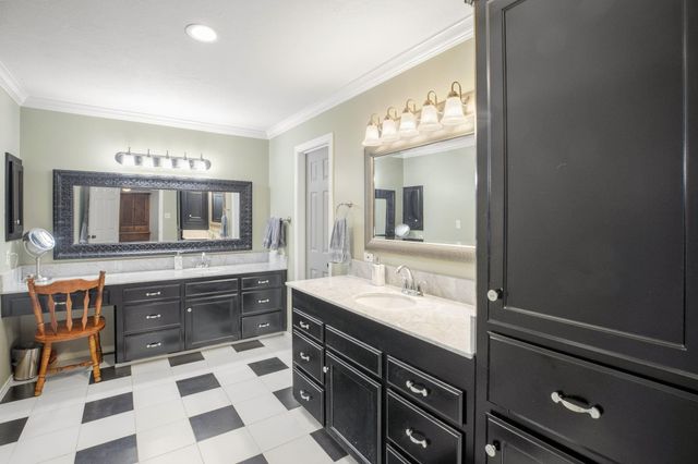 3905 N Briarwood Drive, Brenham, TX 77833