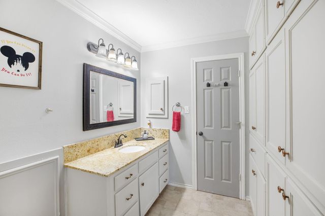 3905 N Briarwood Drive, Brenham, TX 77833