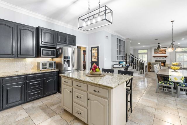 3905 N Briarwood Drive, Brenham, TX 77833