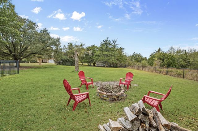 3905 N Briarwood Drive, Brenham, TX 77833