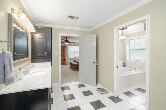 3905 N Briarwood Drive, Brenham, TX 77833