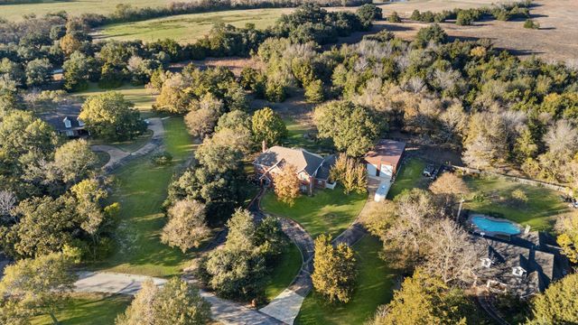 3905 N Briarwood Drive, Brenham, TX 77833