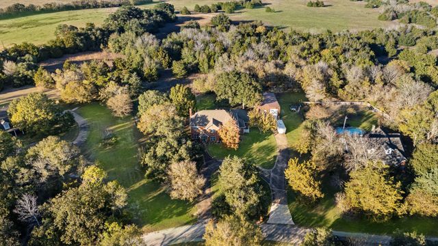 3905 N Briarwood Drive, Brenham, TX 77833