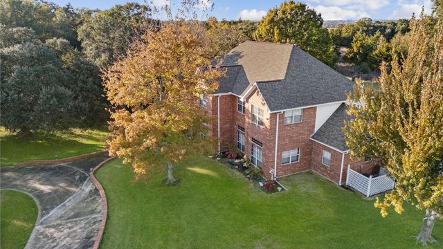 3905 N Briarwood Drive, Brenham, TX 77833