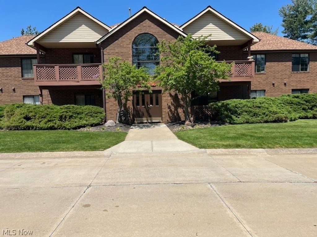 8621 Scenicview Drive 105, Broadview Heights, OH 44147