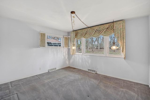 2512 Timber Drive, Cedar Falls, IA 50613