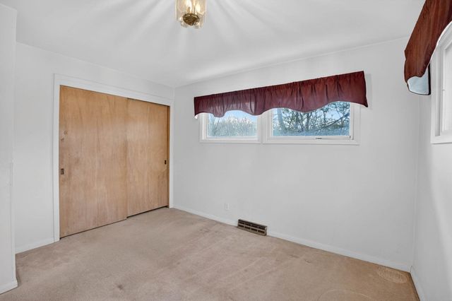 2512 Timber Drive, Cedar Falls, IA 50613