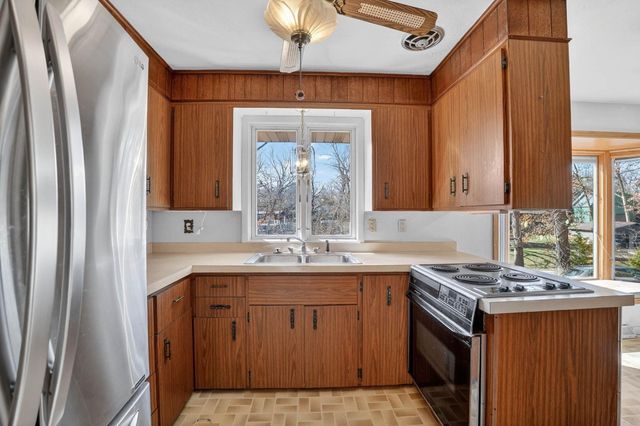 2512 Timber Drive, Cedar Falls, IA 50613