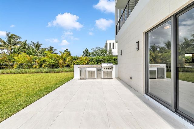 16689 N Botaniko Dr N, Weston, FL 33326