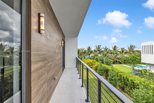 16689 N Botaniko Dr N, Weston, FL 33326