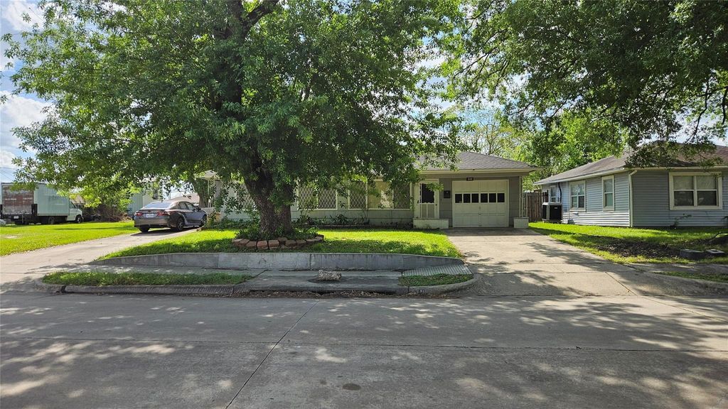 940 Coleman Avenue, Pasadena, TX 77506