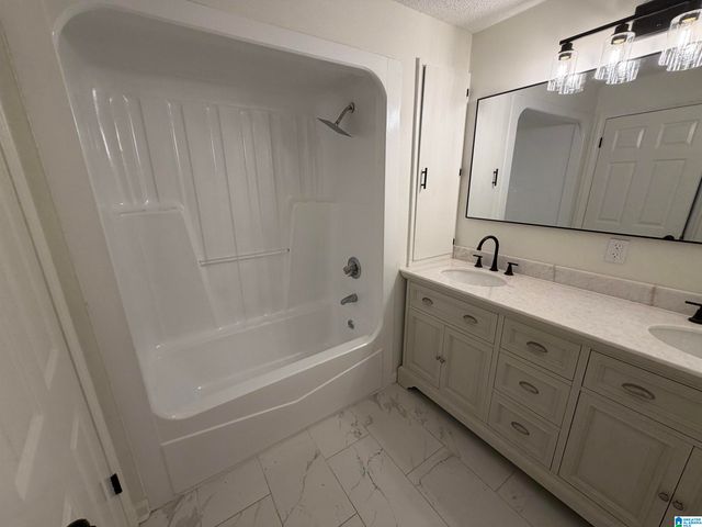 917 W PARK STREET, Sylacauga, AL 35150