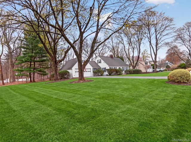 21 Cardinal Court, West Nyack, NY 10994