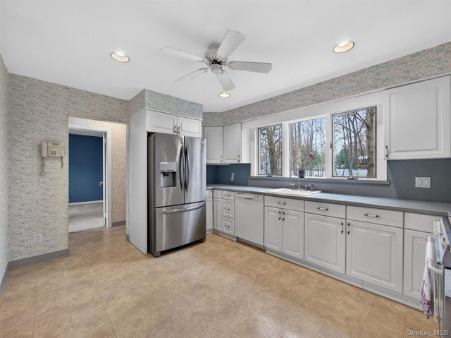 21 Cardinal Court, West Nyack, NY 10994