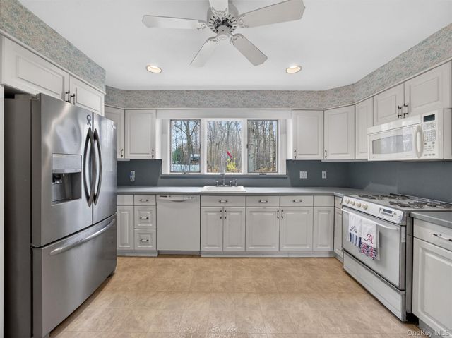 21 Cardinal Court, West Nyack, NY 10994