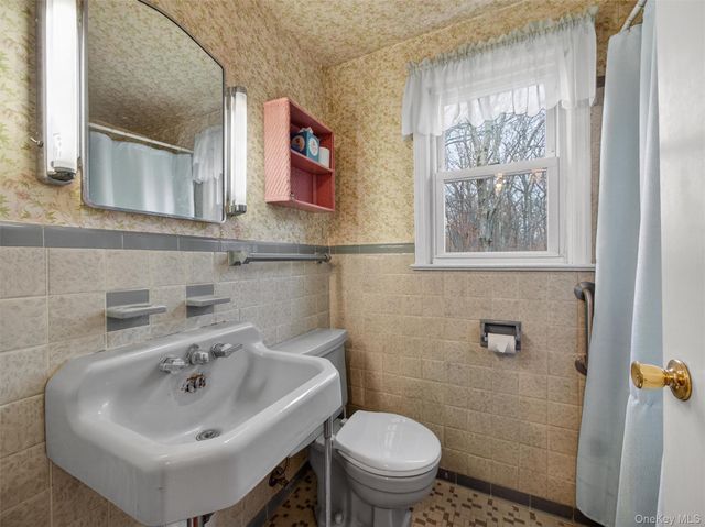 21 Cardinal Court, West Nyack, NY 10994