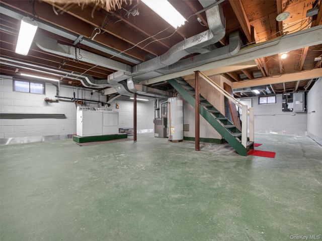 21 Cardinal Court, West Nyack, NY 10994
