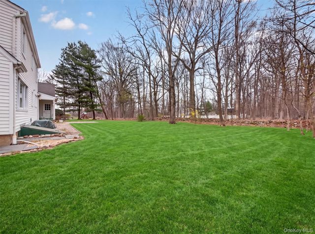 21 Cardinal Court, West Nyack, NY 10994