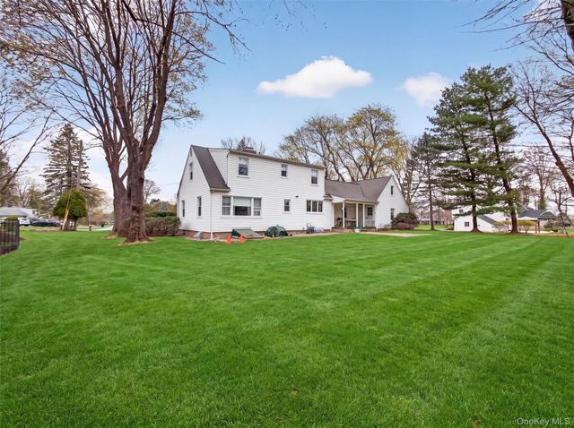 21 Cardinal Court, West Nyack, NY 10994