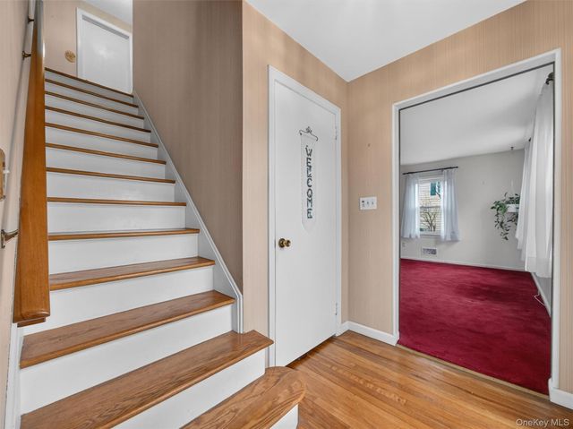 21 Cardinal Court, West Nyack, NY 10994