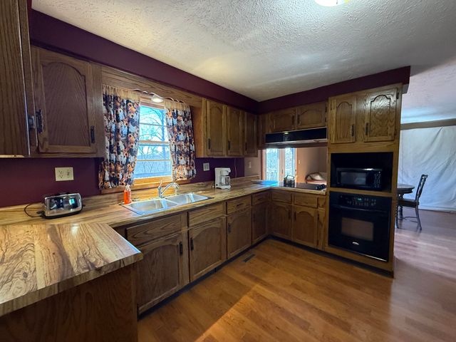 1010 Crockett Road, Russell Springs, KY 42642