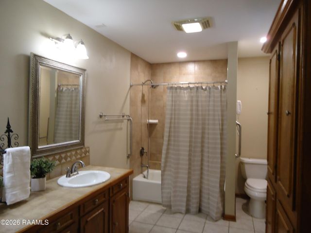 101 Rue Beau Soleil, Broussard, LA 70518