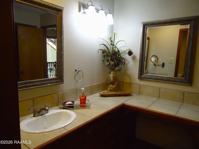 101 Rue Beau Soleil, Broussard, LA 70518