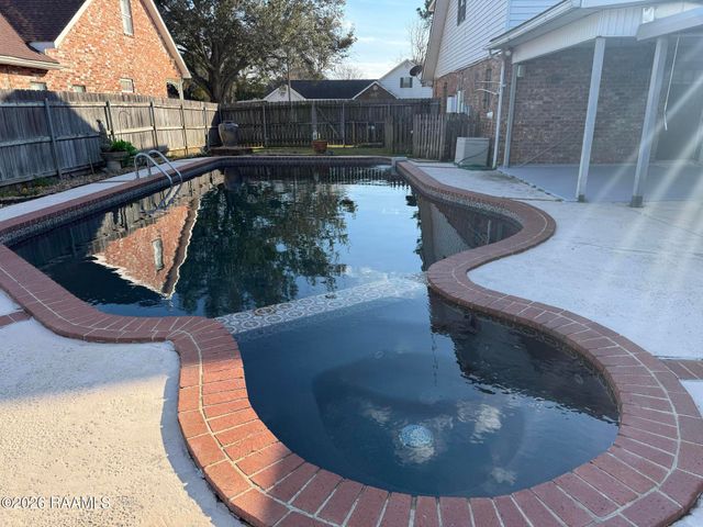 101 Rue Beau Soleil, Broussard, LA 70518