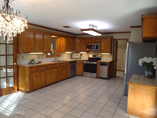 101 Rue Beau Soleil, Broussard, LA 70518