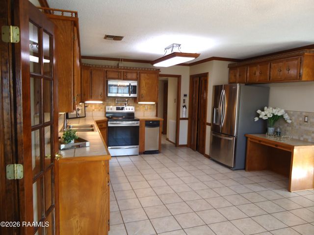 101 Rue Beau Soleil, Broussard, LA 70518