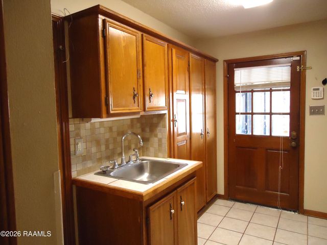 101 Rue Beau Soleil, Broussard, LA 70518