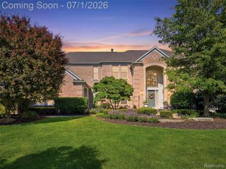 5631 Skye Court, Oakland Charter Township, MI 48306