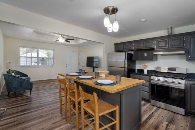 1208 S 17th Avenue, Ozark, MO 65721