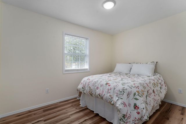 1208 S 17th Avenue, Ozark, MO 65721