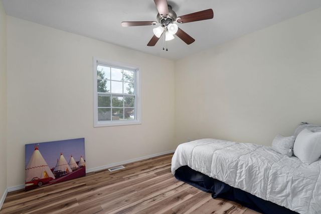 1208 S 17th Avenue, Ozark, MO 65721