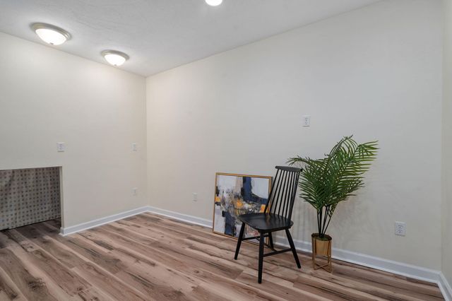 1208 S 17th Avenue, Ozark, MO 65721