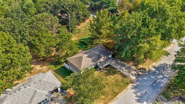 1208 S 17th Avenue, Ozark, MO 65721